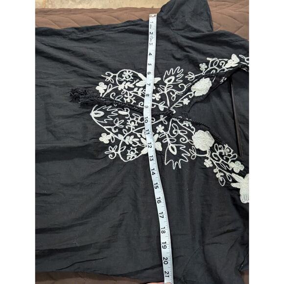 Black cotton peasant style tunic/top w/white floral embroidery by Raviya size XL - Picture 5 of 8
